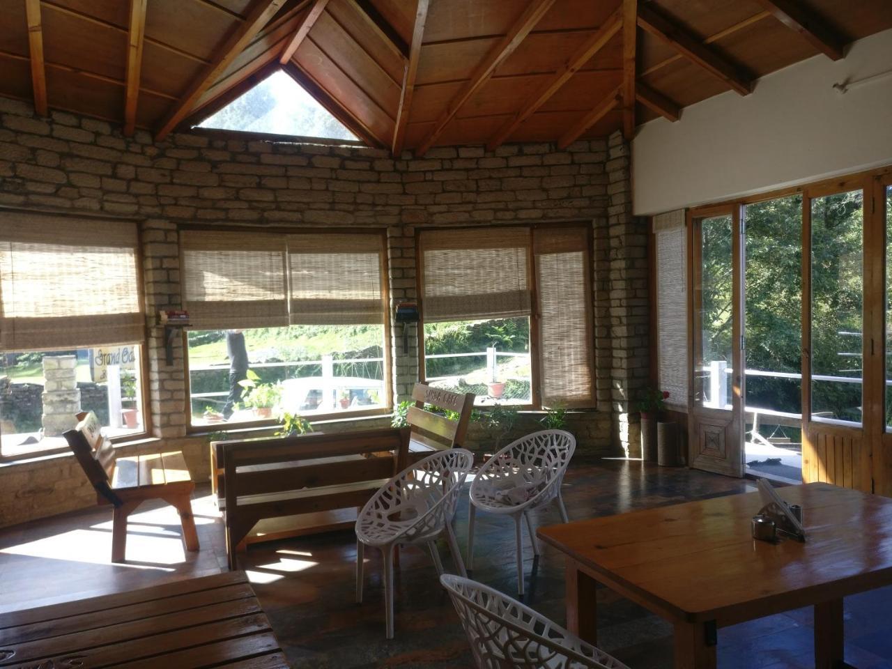 Simba Cafe & Lodge Binsar Bagian luar foto